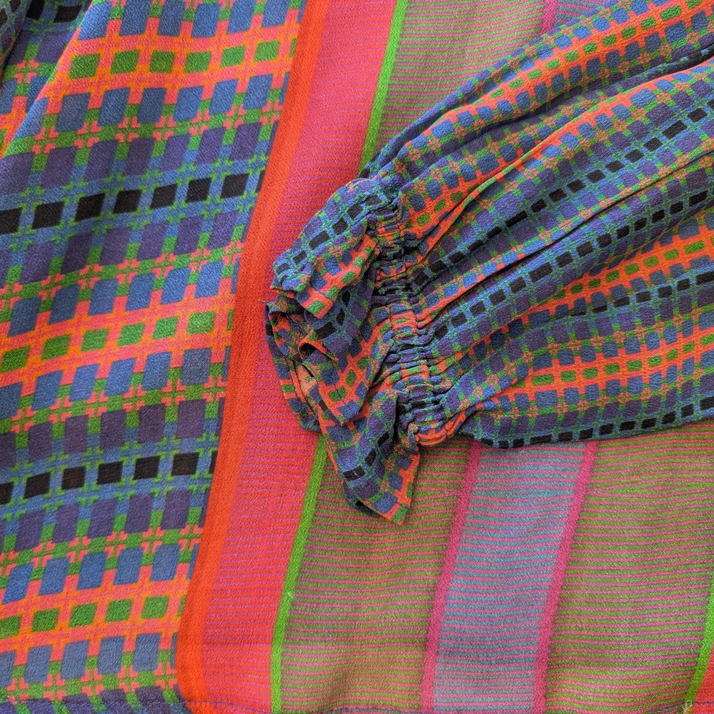 Colorful Geometric Patterned Blouse - Picture 5 of 5